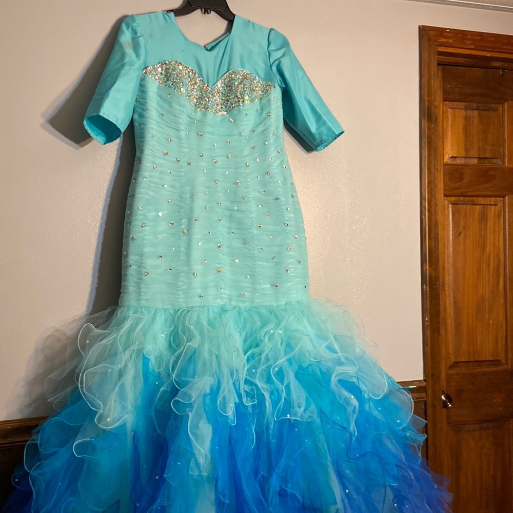 Mermaid blue dress, beading, sweetheart neckline